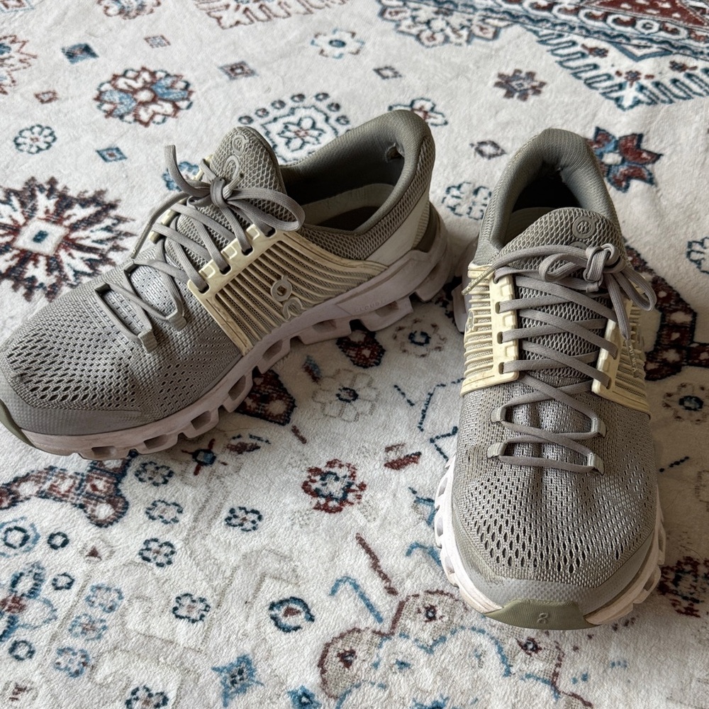 On Cloud Cloudswift Sneaker